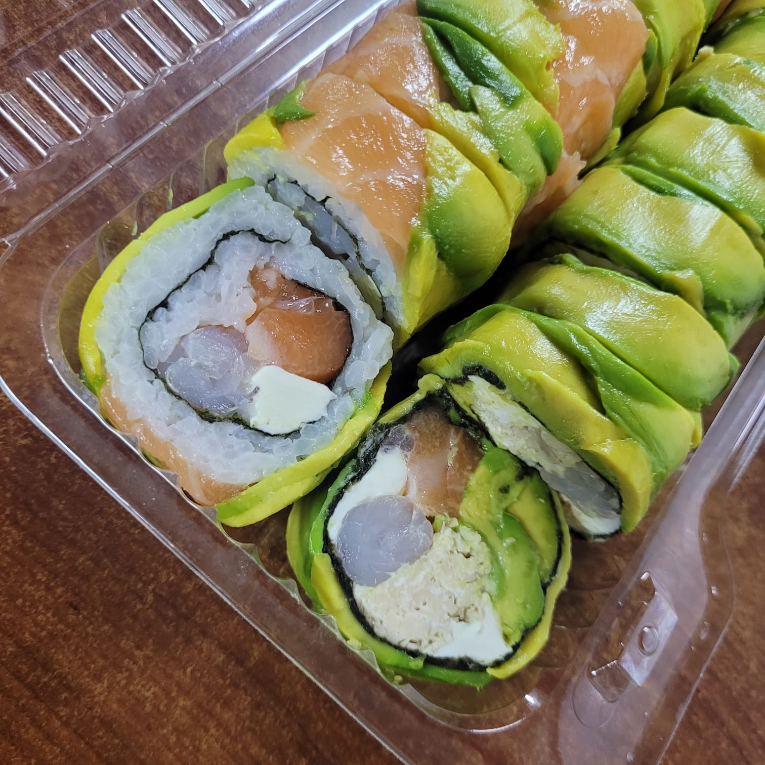 Rolls Envueltos en Salmón / Palta