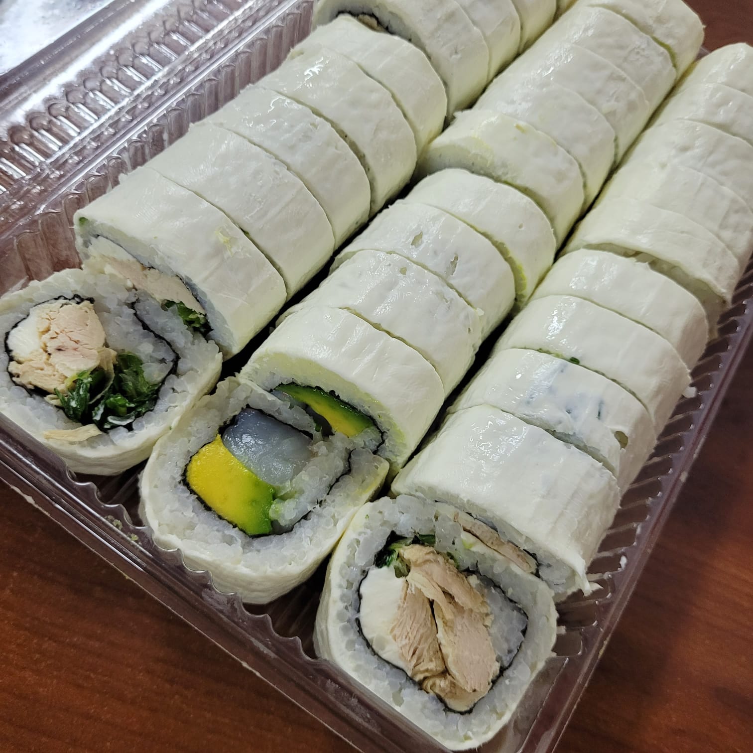 Rolls Envuelto en Queso Crema